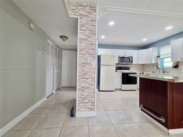 4159 NW 90th Ave 201, Coral Springs, FL 33065