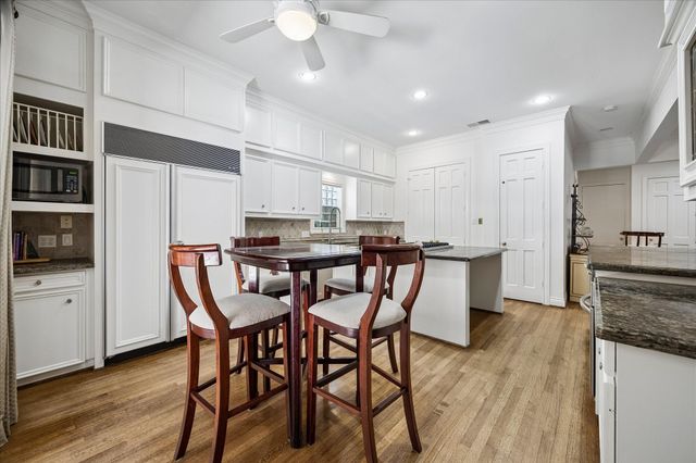 231 Sugarberry Circle, Houston, TX 77024