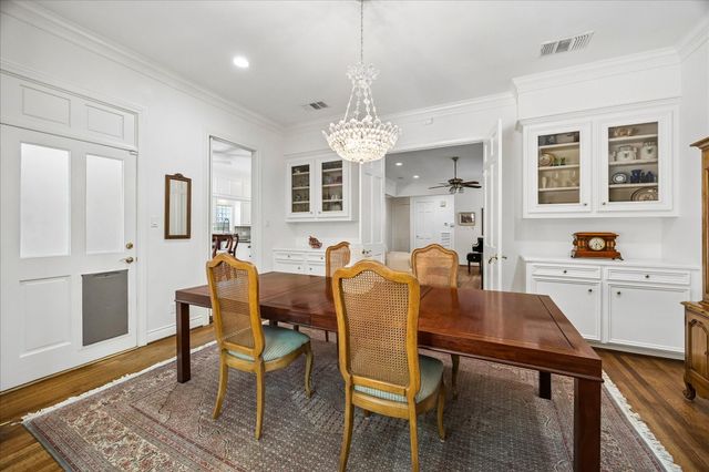 231 Sugarberry Circle, Houston, TX 77024