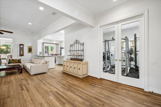 231 Sugarberry Circle, Houston, TX 77024