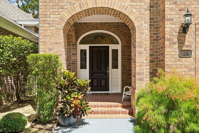 231 Sugarberry Circle, Houston, TX 77024