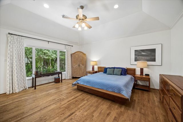231 Sugarberry Circle, Houston, TX 77024