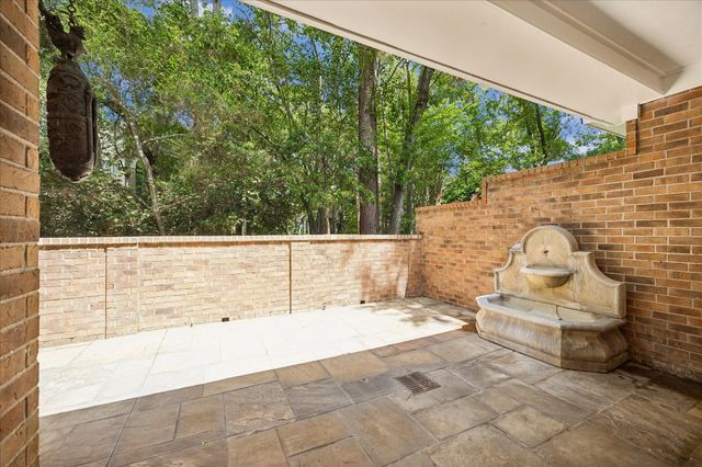 231 Sugarberry Circle, Houston, TX 77024