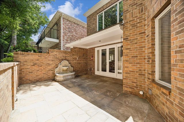 231 Sugarberry Circle, Houston, TX 77024