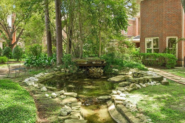 231 Sugarberry Circle, Houston, TX 77024
