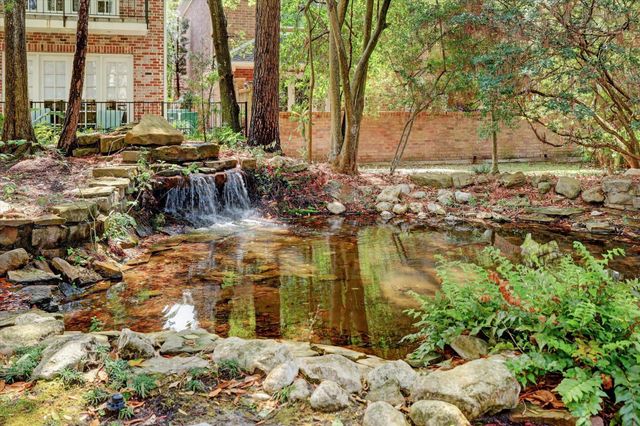 231 Sugarberry Circle, Houston, TX 77024