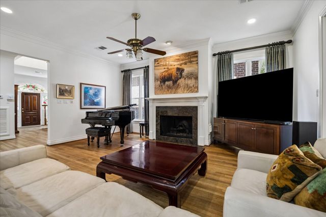 231 Sugarberry Circle, Houston, TX 77024