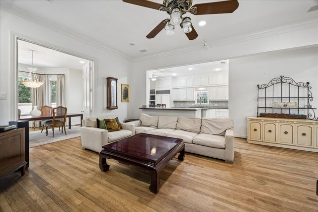 231 Sugarberry Circle, Houston, TX 77024