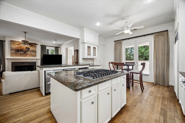 231 Sugarberry Circle, Houston, TX 77024