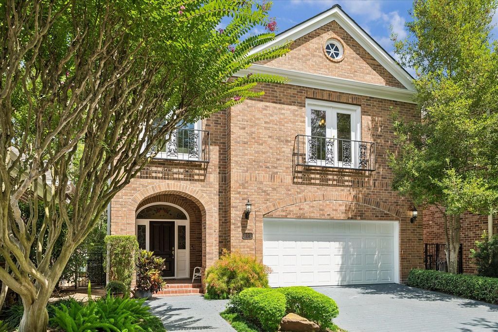 231 Sugarberry Circle, Houston, TX 77024