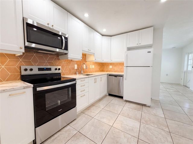 829 E 4TH STREET, Englewood, FL 34223