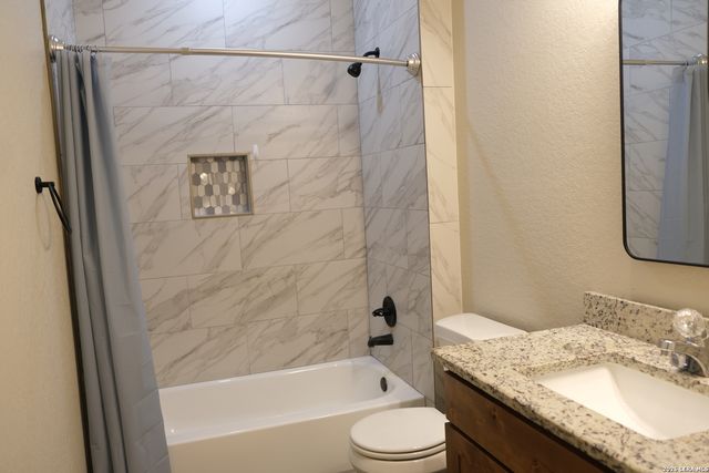 178 SHADOW VALLEY DR, San Antonio, TX 78227