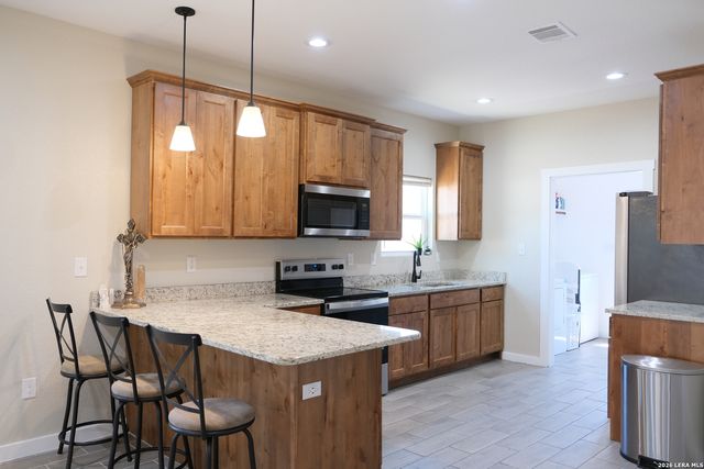 178 SHADOW VALLEY DR, San Antonio, TX 78227