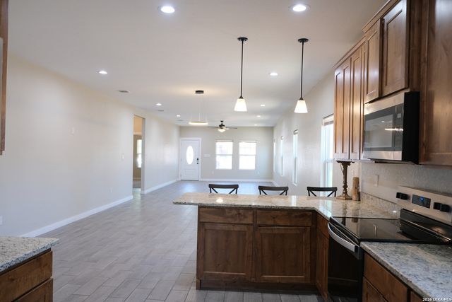 178 SHADOW VALLEY DR, San Antonio, TX 78227