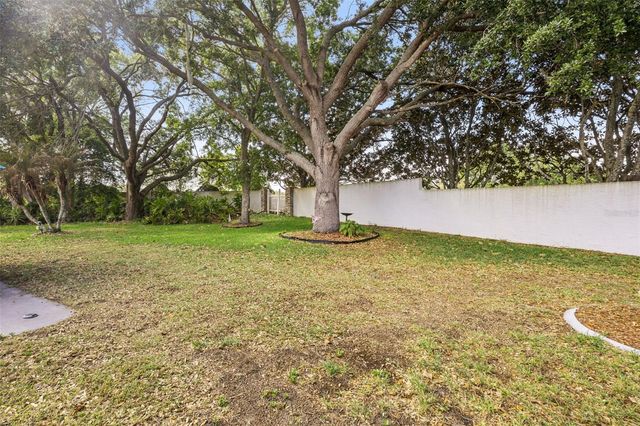 6050 SAILBOAT AVENUE, Tavares, FL 32778