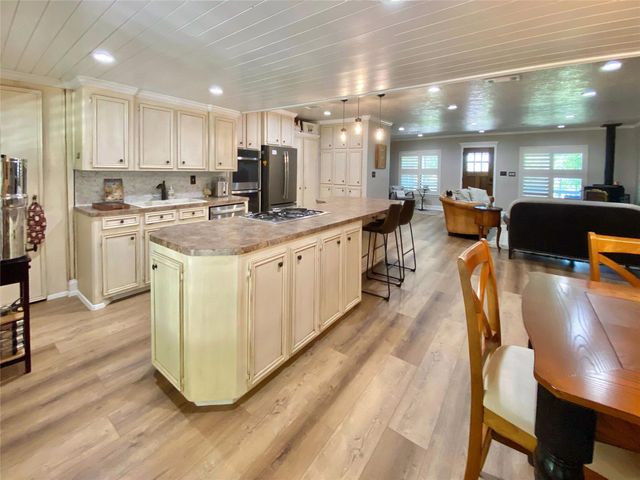 12220 Shepard Hill Road, Willis, TX 77318