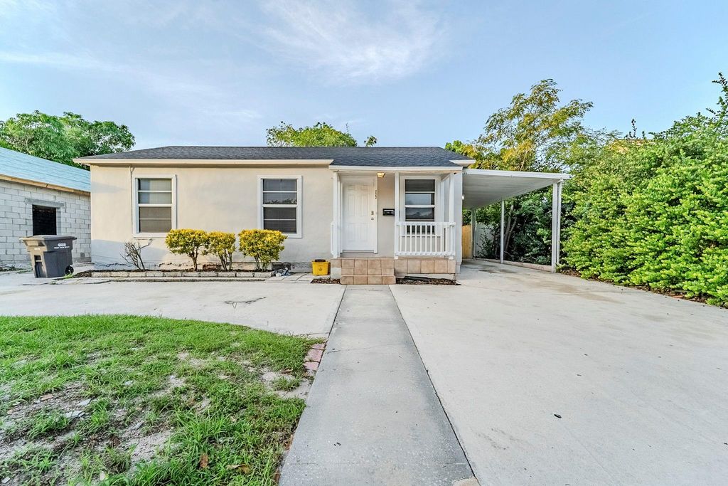 722 Forest Hill Blvd, West Palm Beach, FL 33405