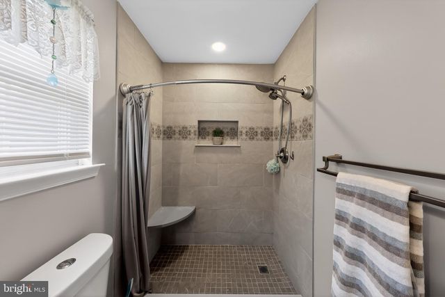 146 CRESTMONT DR, Mantua, NJ 08051
