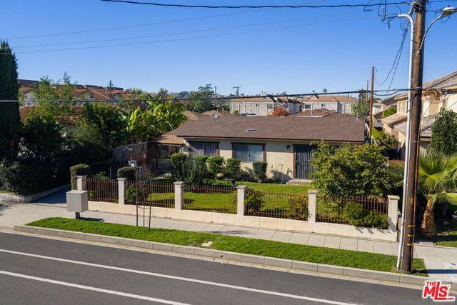 215 N Alhambra Avenue, Monterey Park, CA 91755