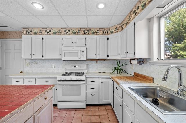 1 English St, Salem, MA 01970