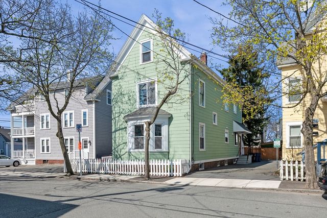 1 English St, Salem, MA 01970