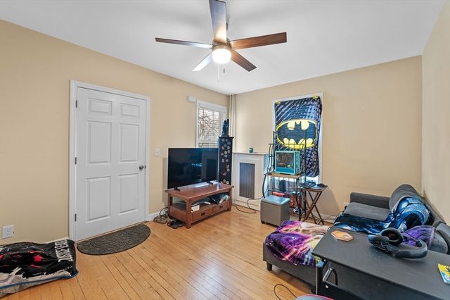 1 English St, Salem, MA 01970