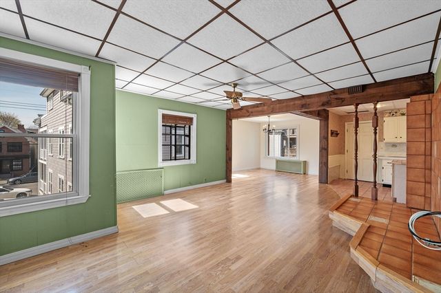 1 English St, Salem, MA 01970