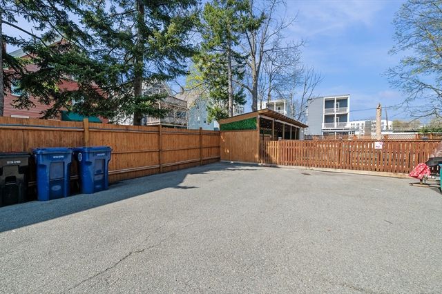1 English St, Salem, MA 01970