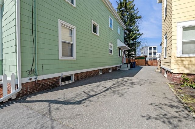 1 English St, Salem, MA 01970