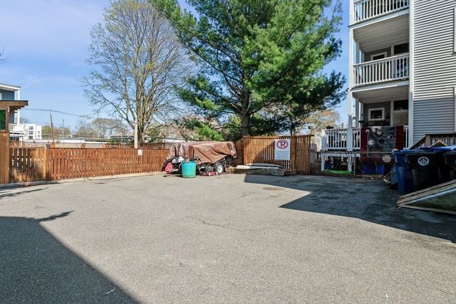 1 English St, Salem, MA 01970