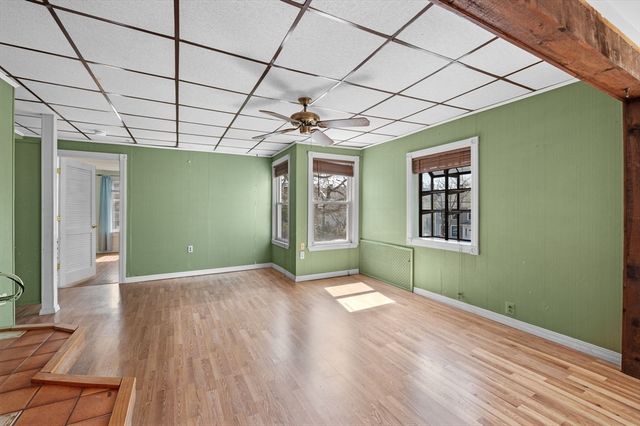 1 English St, Salem, MA 01970