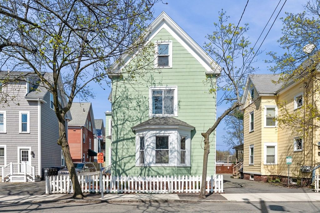 1 English St, Salem, MA 01970