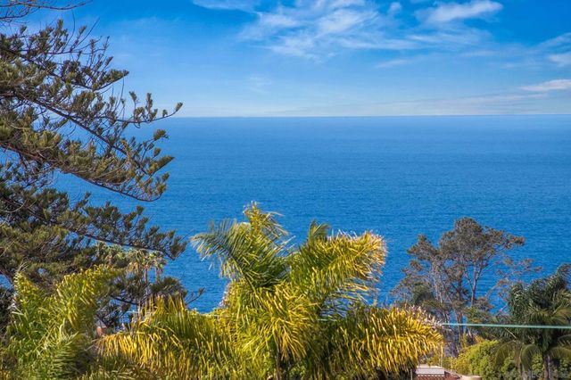 7651 Country Club Drive, La Jolla, CA 92037