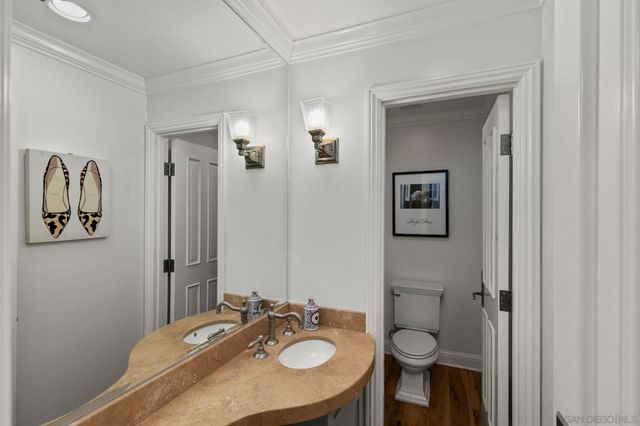 7651 Country Club Drive, La Jolla, CA 92037