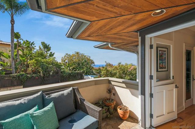 7651 Country Club Drive, La Jolla, CA 92037