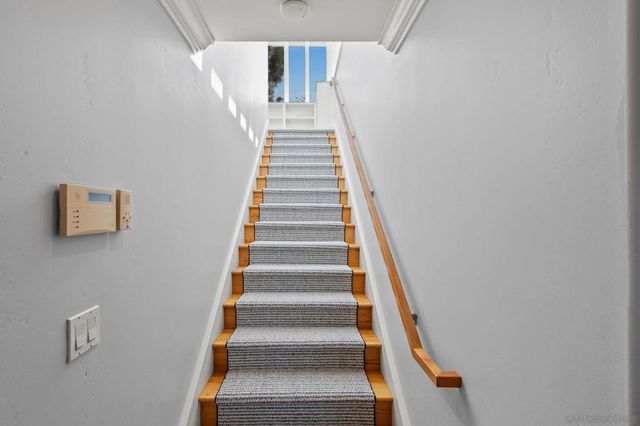 7651 Country Club Drive, La Jolla, CA 92037