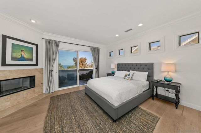 7651 Country Club Drive, La Jolla, CA 92037