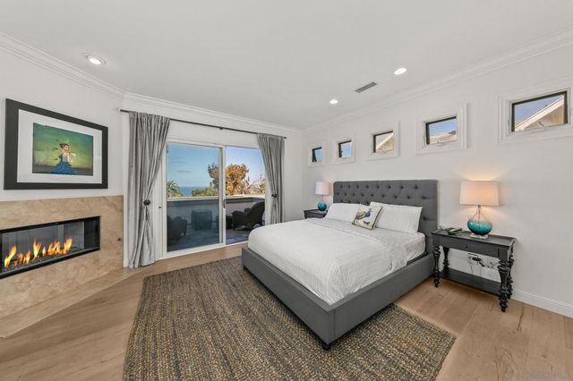 7651 Country Club Drive, La Jolla, CA 92037