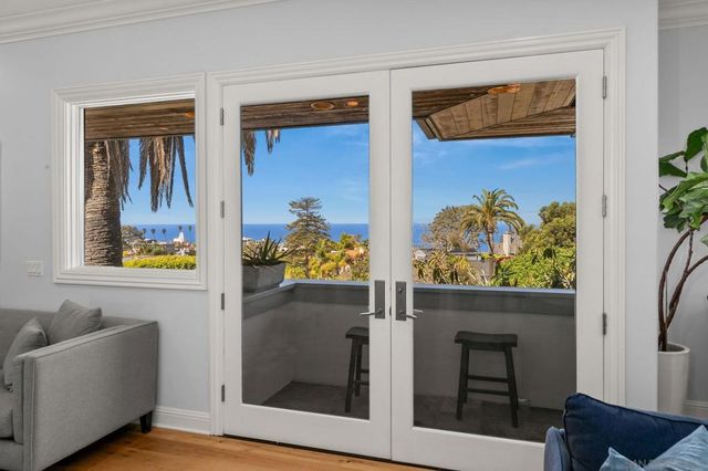 7651 Country Club Drive, La Jolla, CA 92037