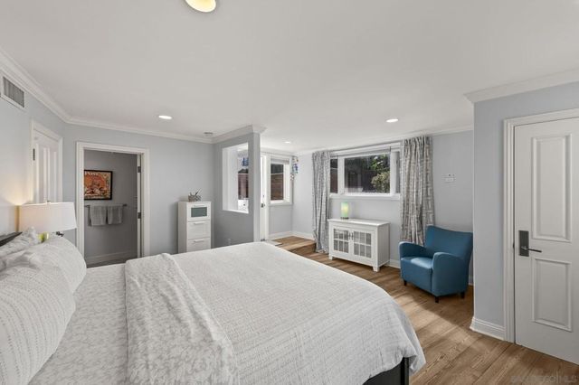 7651 Country Club Drive, La Jolla, CA 92037