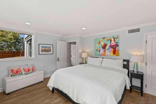 7651 Country Club Drive, La Jolla, CA 92037