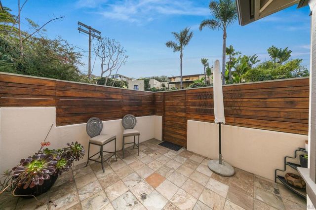 7651 Country Club Drive, La Jolla, CA 92037