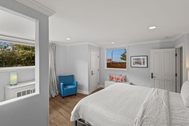 7651 Country Club Drive, La Jolla, CA 92037