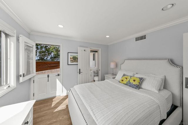 7651 Country Club Drive, La Jolla, CA 92037