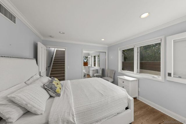 7651 Country Club Drive, La Jolla, CA 92037