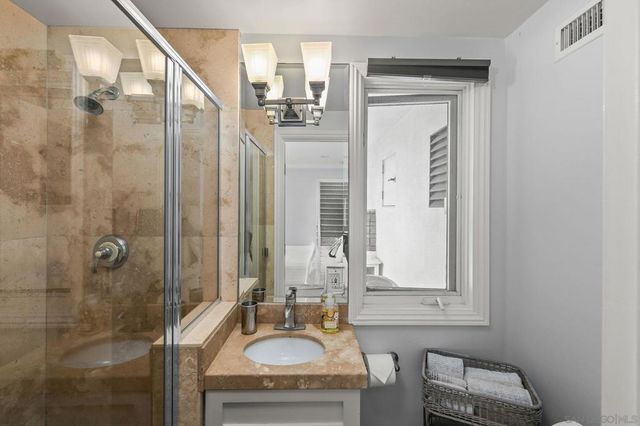 7651 Country Club Drive, La Jolla, CA 92037