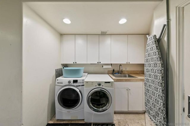 7651 Country Club Drive, La Jolla, CA 92037