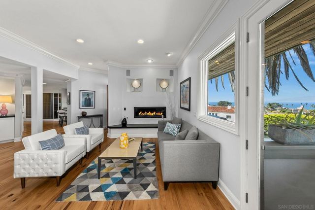 7651 Country Club Drive, La Jolla, CA 92037