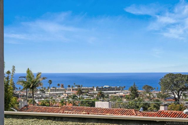 7651 Country Club Drive, La Jolla, CA 92037