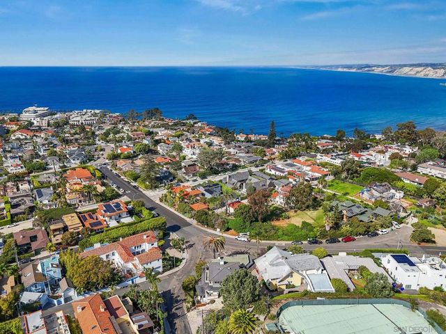 7651 Country Club Drive, La Jolla, CA 92037